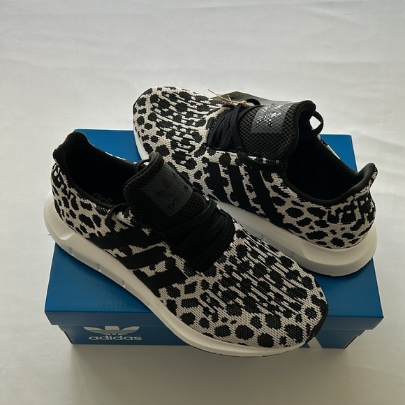 (NWT) Adidas Swift Run Women’s Leopard-Print Shoe in Raw White / Core Black - Picture 17 of 17